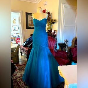 Stunning Mermaid Style Gown For Prom Wedding Homecoming Quinceañeras Pageants